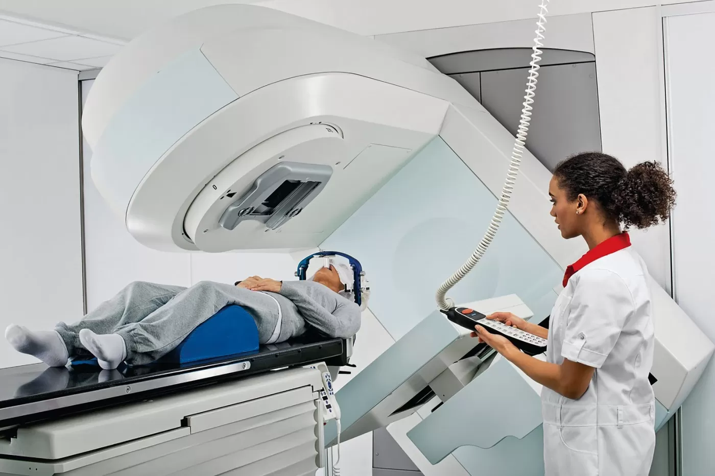 Conquista inédita: radioterapia atualizada com recursos de Folletto