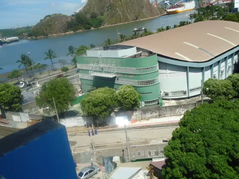 Foto aérea da escola, atualmente