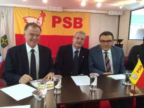 Com Renato Casagrande e Carlos Siqueira em evento do PSB
